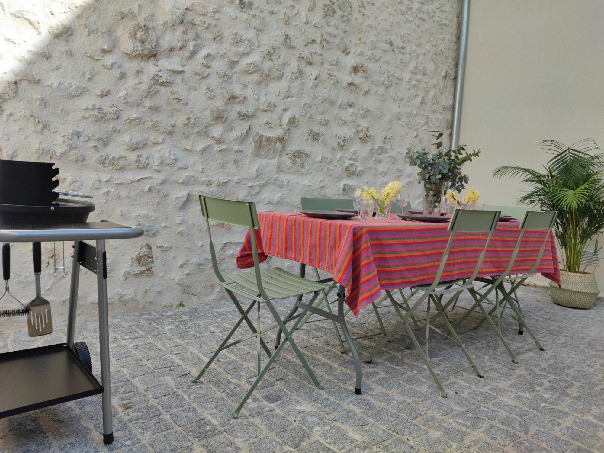 Beau Quartier Et Central, Maison Spacieuse Avec Cour, 3 Chambres, 3 Salles De Bains A 10 Min A Pied De La Gare Орлеан Екстериор снимка
