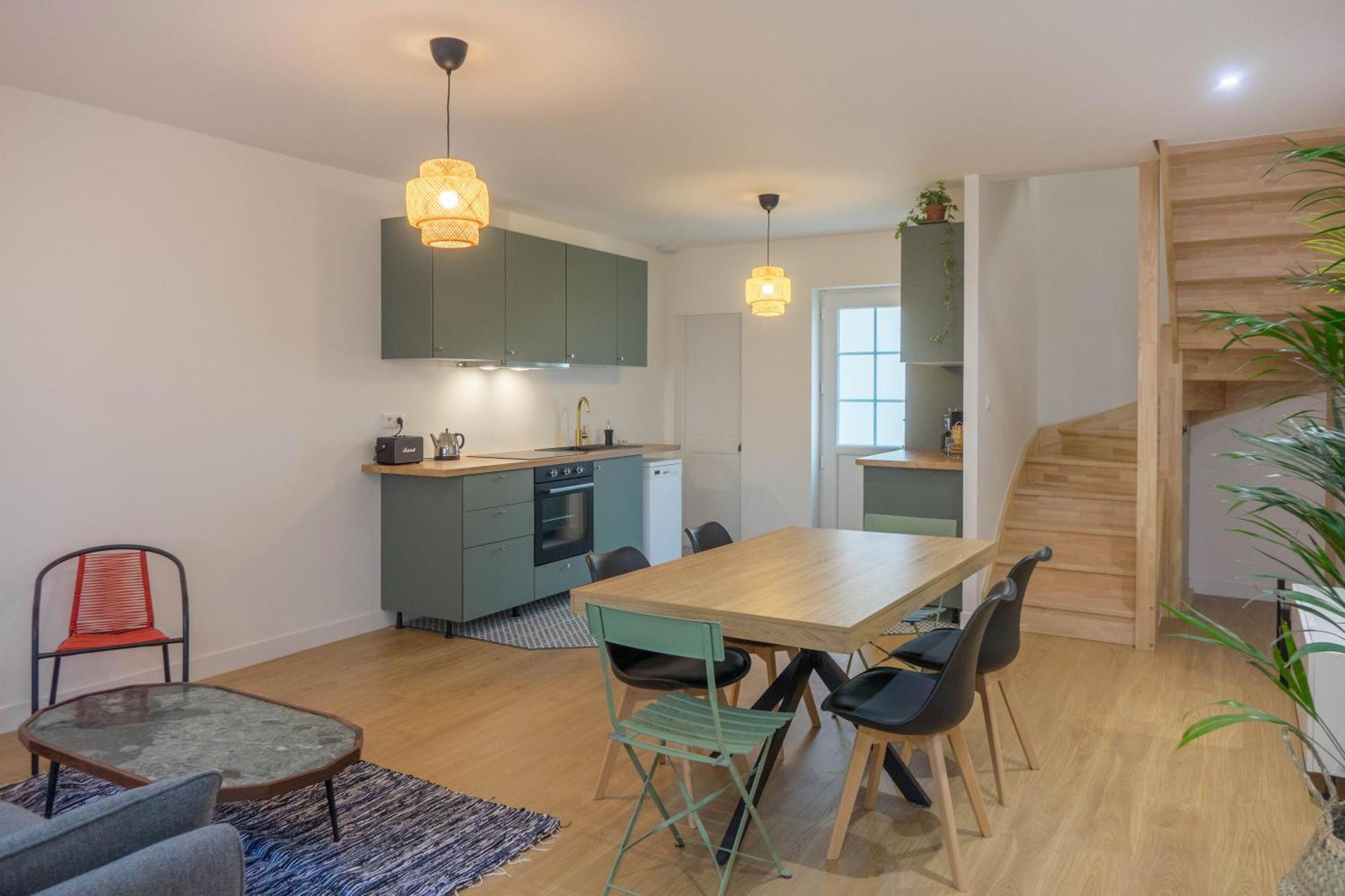Beau Quartier Et Central, Maison Spacieuse Avec Cour, 3 Chambres, 3 Salles De Bains A 10 Min A Pied De La Gare Орлеан Екстериор снимка