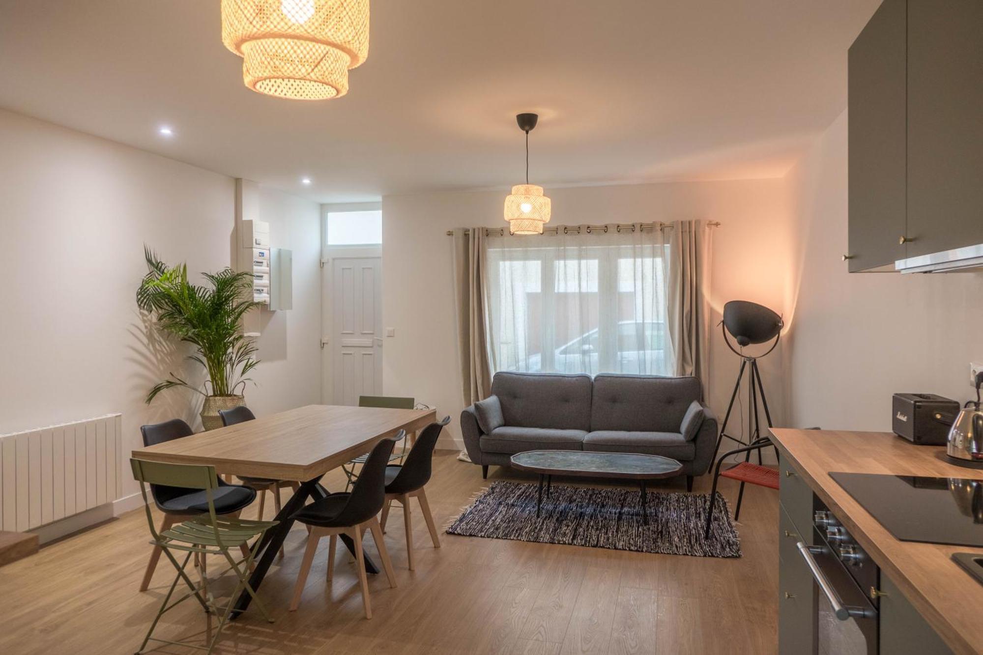 Beau Quartier Et Central, Maison Spacieuse Avec Cour, 3 Chambres, 3 Salles De Bains A 10 Min A Pied De La Gare Орлеан Екстериор снимка